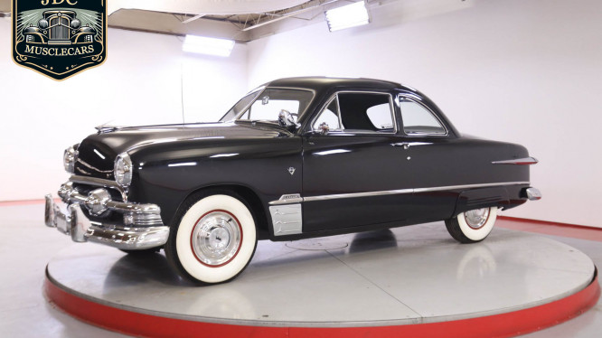 1951 FORD CUSTOM DELUXE CLUB COUPE